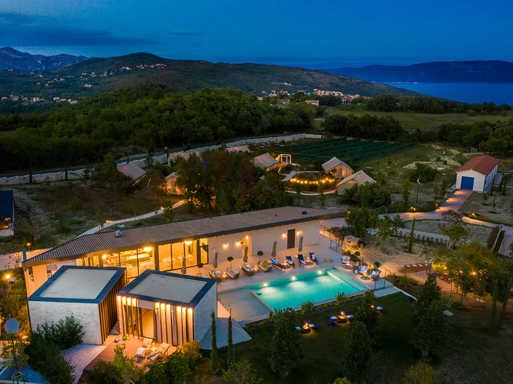 floria-glamping-garden-campsite-infinity-pool-exterior-lounge-bar-view-from-above