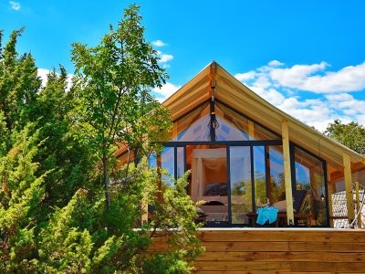 floria-glamping-garden-superior-pool-exterior