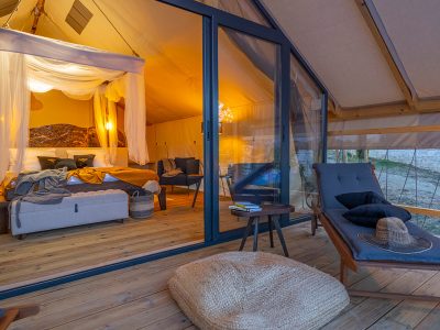 floria-glamping-garden-superior-pool-interior-bedroom-double-bed