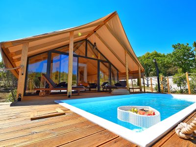 floria-glamping-garden-superior-pool-terrace