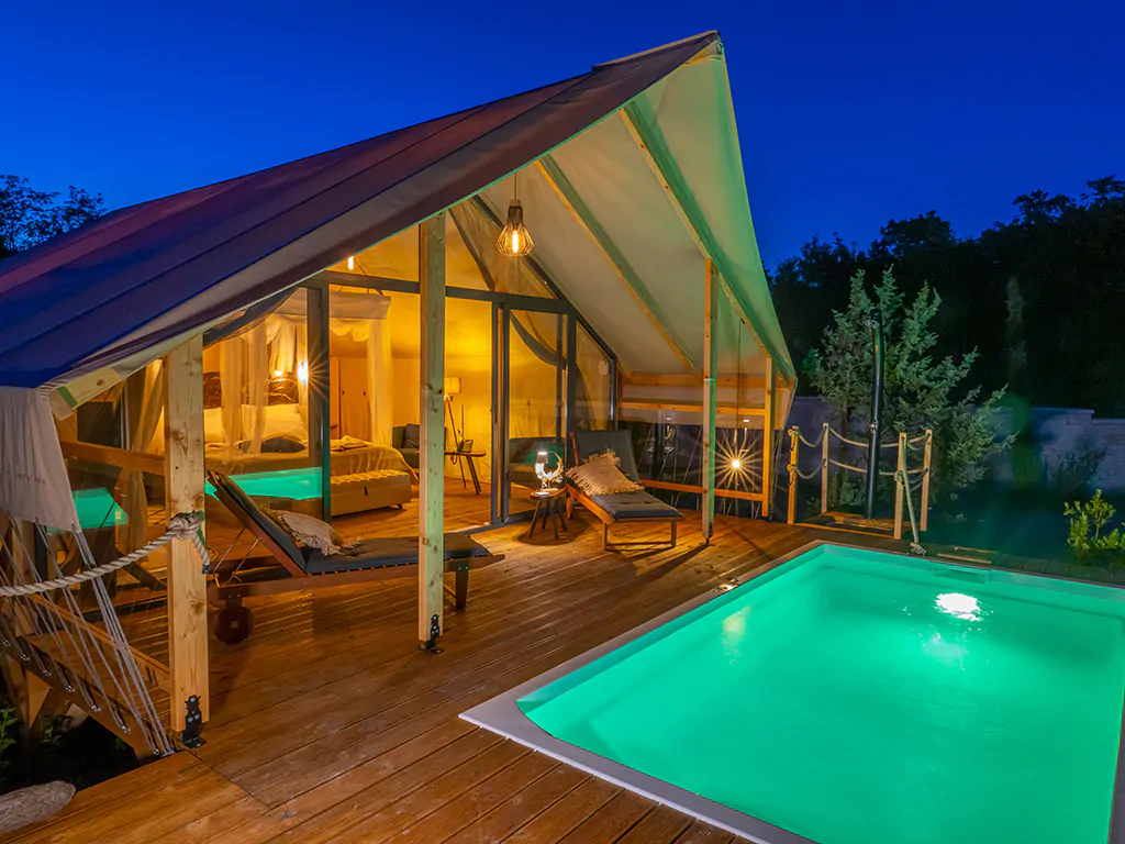 floria-glamping-garden-superior-pool-terrace-ii