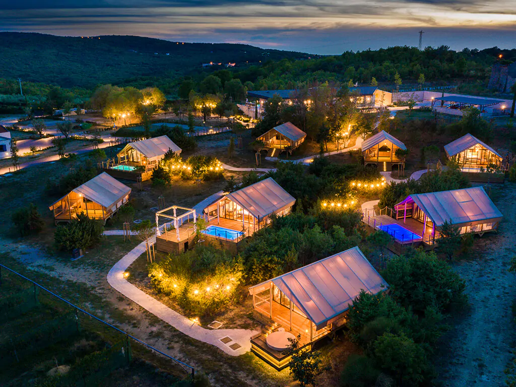 floria-glamping-garden-view-from-above
