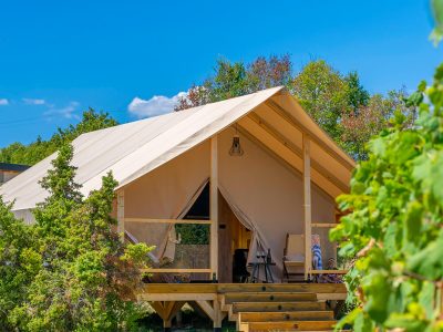 glamping-floria-standard-tent-exterior