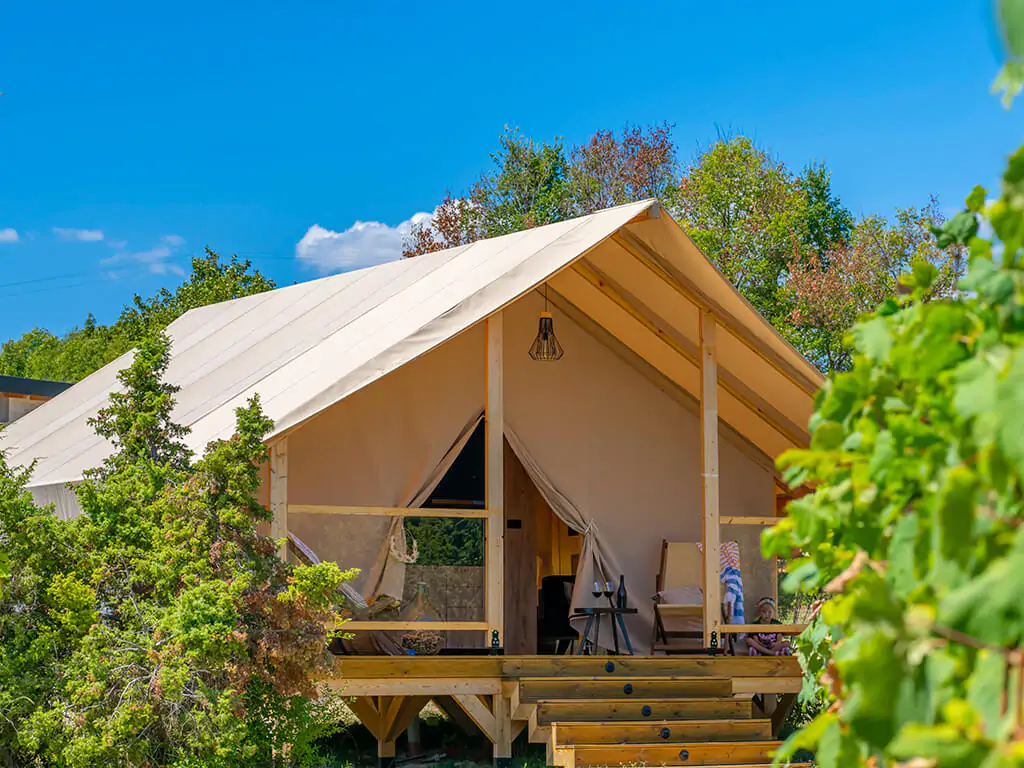 glamping-floria-standard-tent-exterior