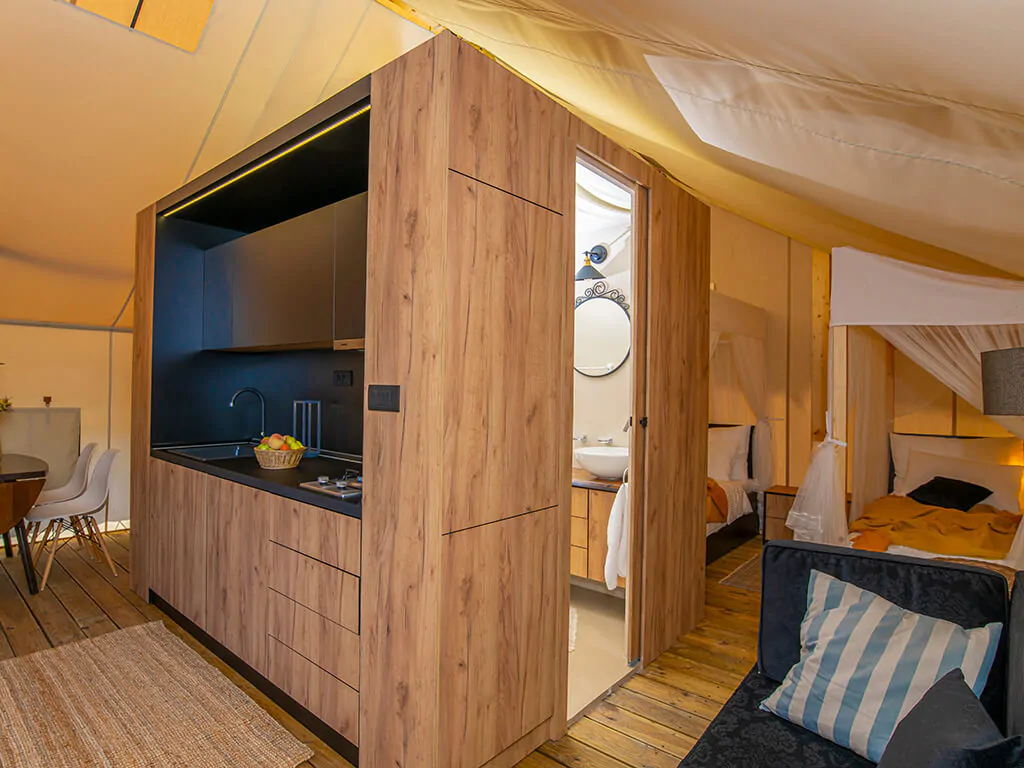glamping-floria-standard-tent-interior-kitchen-bedroom