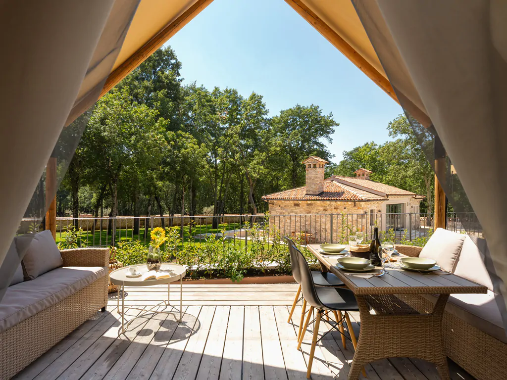 banki-green-istrian-village-exterior-terrace