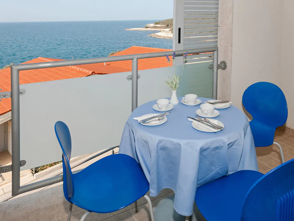 campsite-porto-sole-apartment-standard-4-persons-balcony