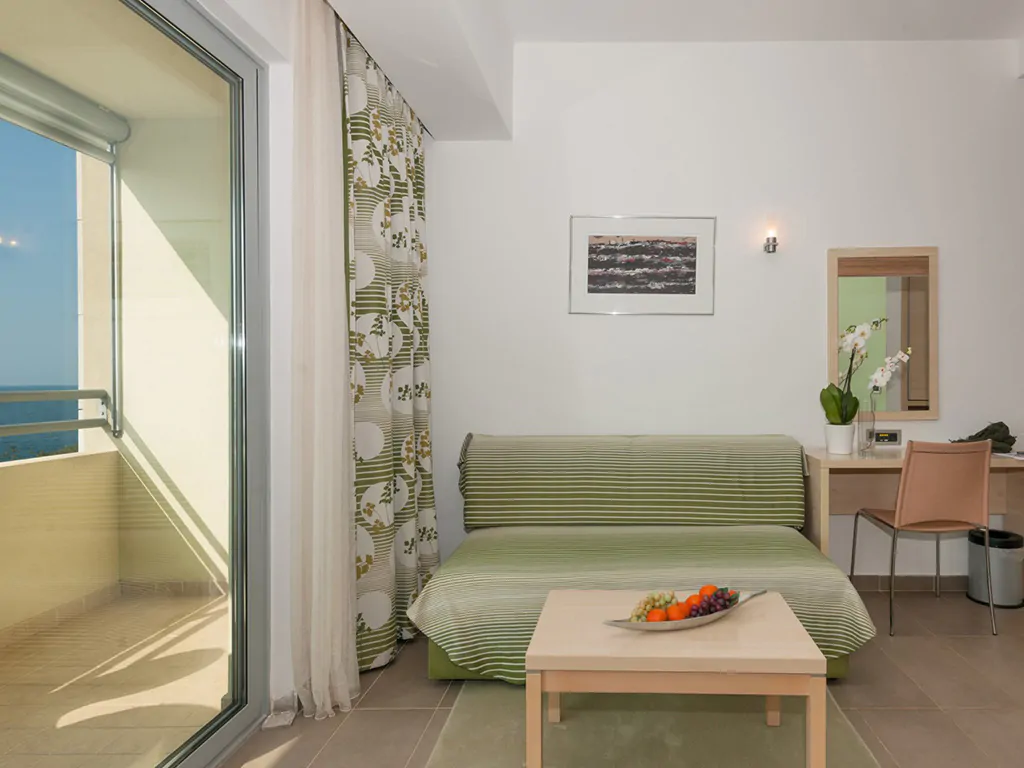 campsite-porto-sole-apartment-superior-4-living-room-i