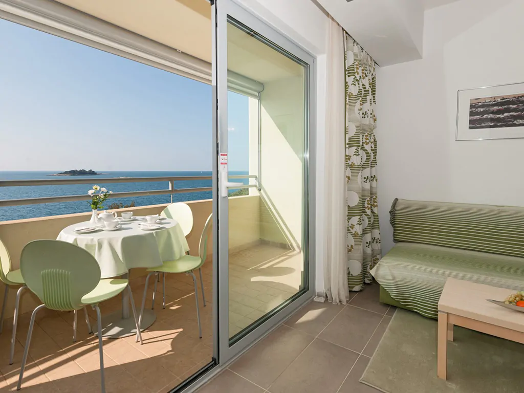campsite-porto-sole-apartment-superior-4-living-room