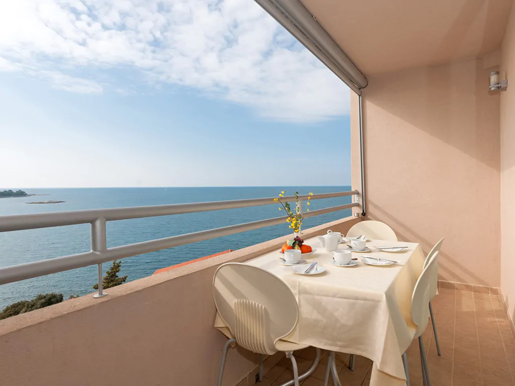 campsite-porto-sole-apartments-6-persons-balcony