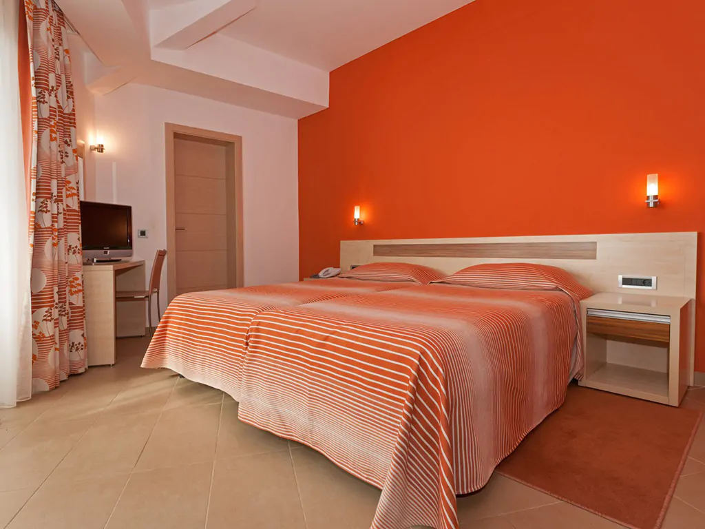 campsite-porto-sole-apartments-6-persons-bedroom