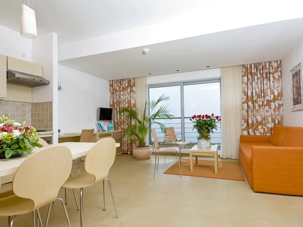 campsite-porto-sole-apartments-6-persons-living-room