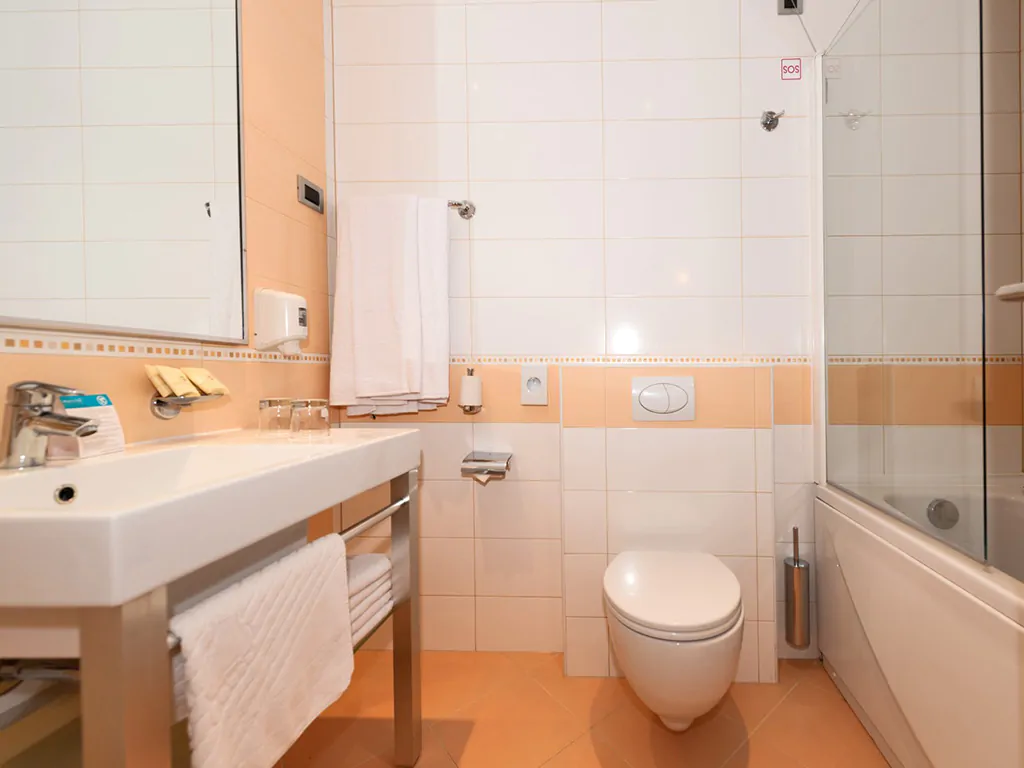 campsite-porto-sole-apartments-superior-5-persons-bathroom-copy