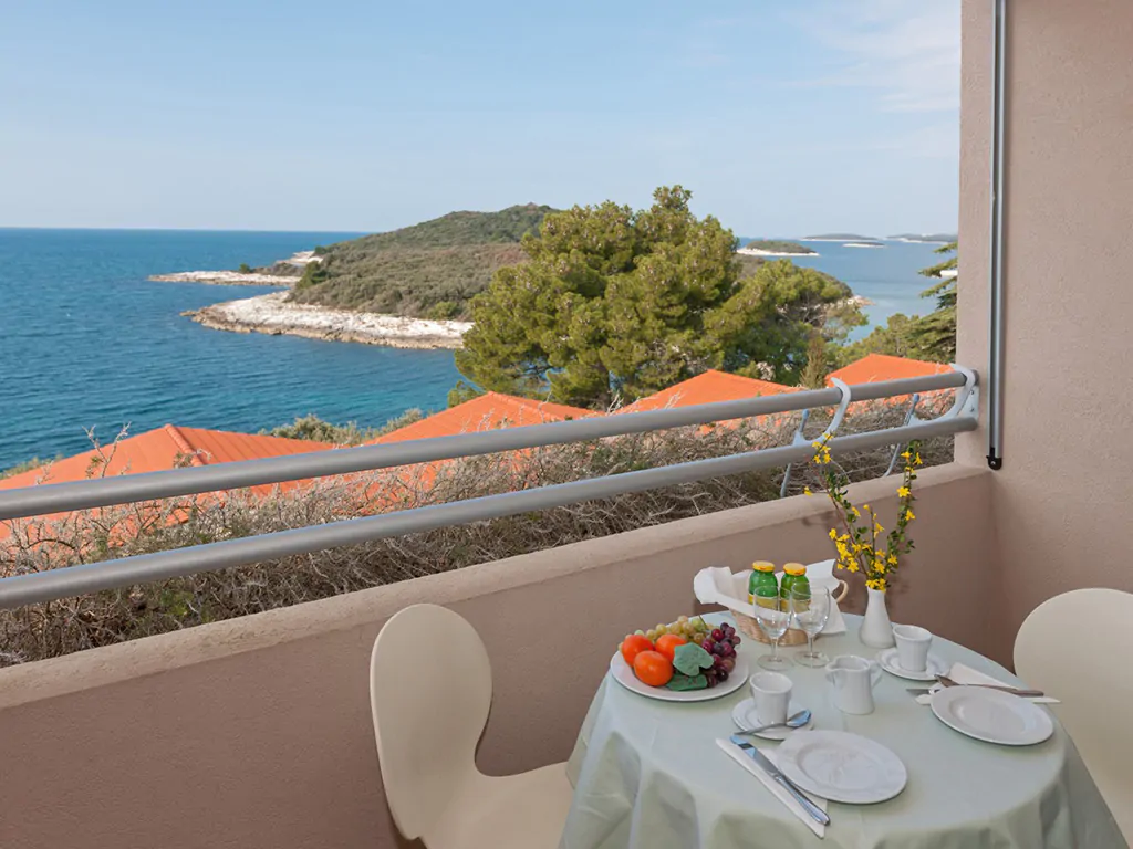 campsite-porto-sole-room-superior-2-persons-balcony-view