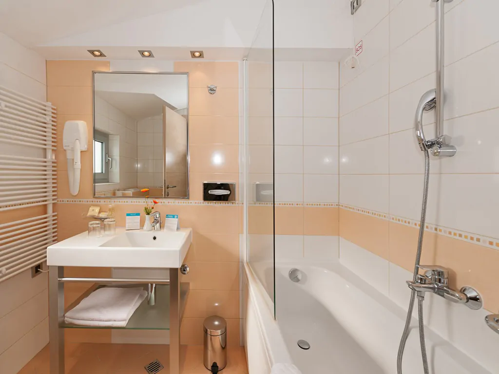 campsite-porto-sole-room-superior-2-persons-bathroom