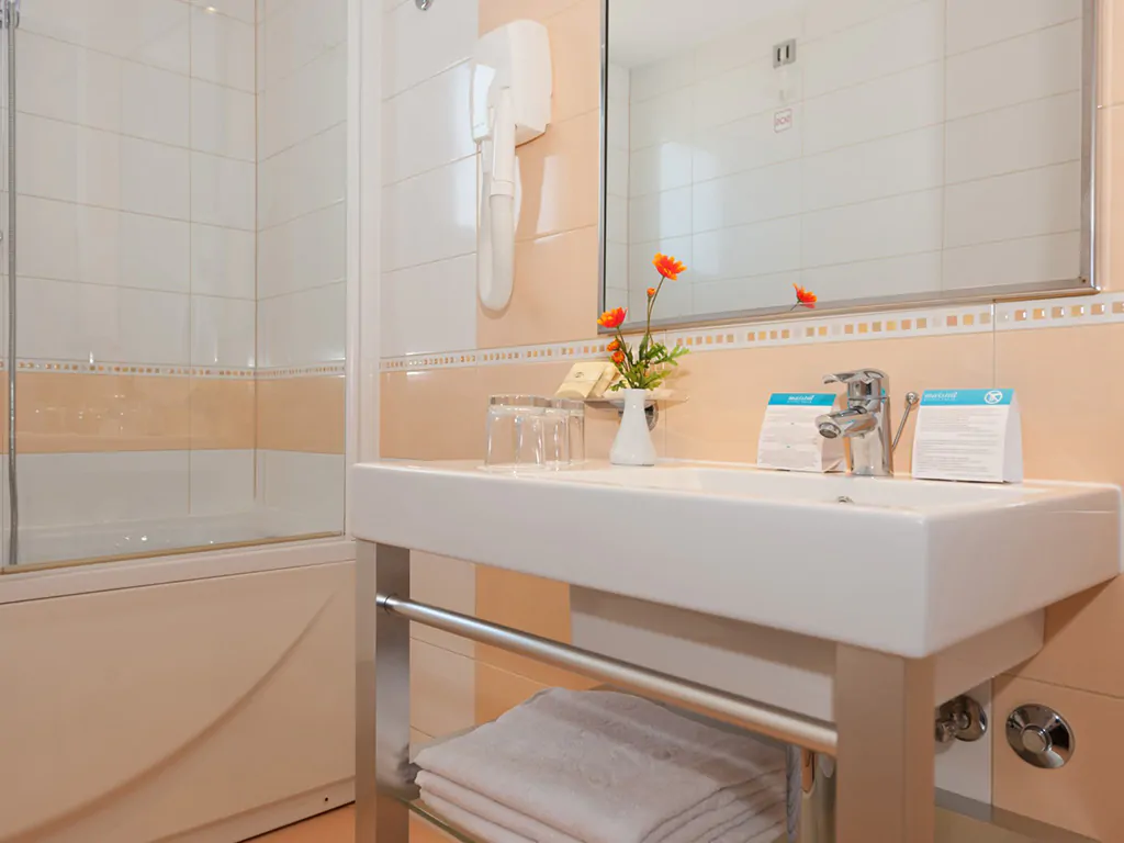 campsite-porto-sole-room-superior-3-persons-bathroom