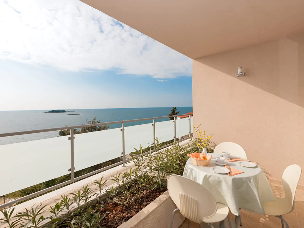 campsite-porto-sole-studio-apartment-balcony