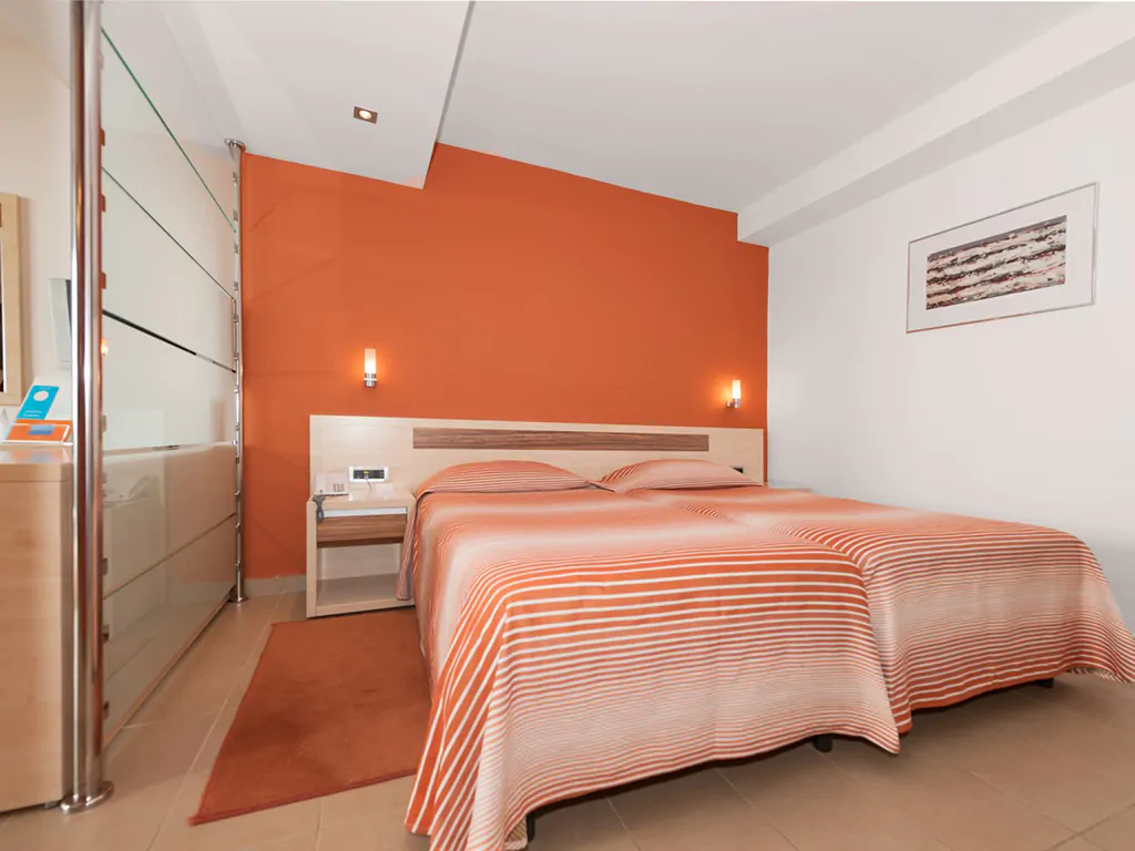 campsite-porto-sole-studio-apartment-interior-bedroom