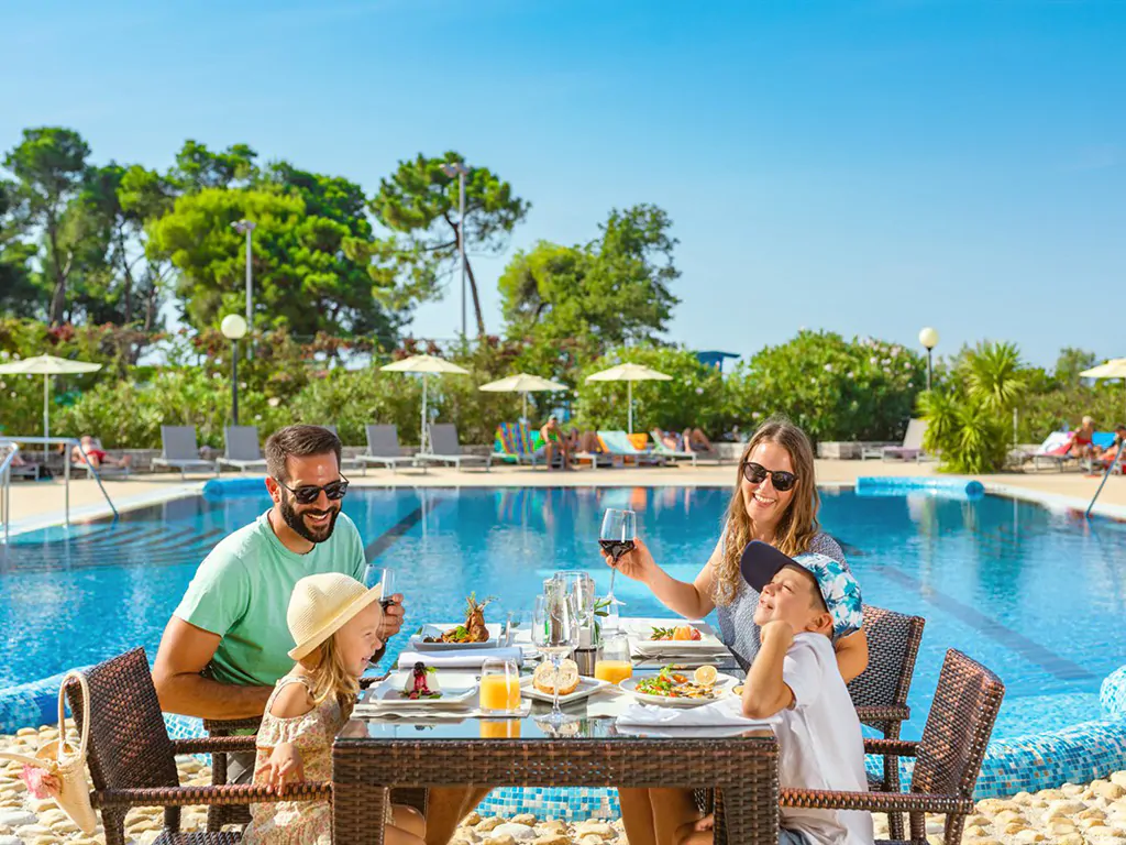 istrian-villas-resort-dinner-by-the-pool