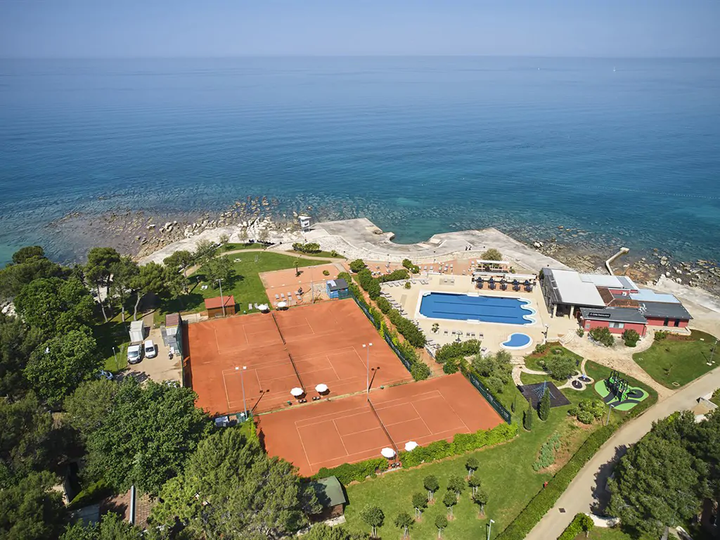 istrian-villas-resort-outdoor-activities-tennis-beach