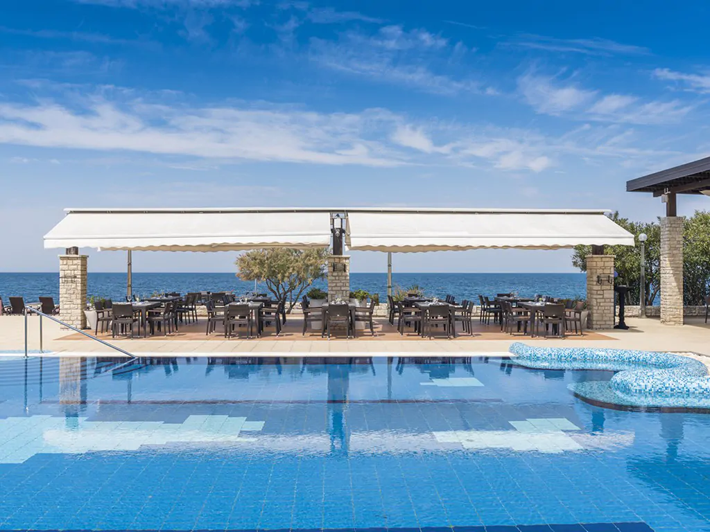 istrian-villas-resort-restaurant-pool