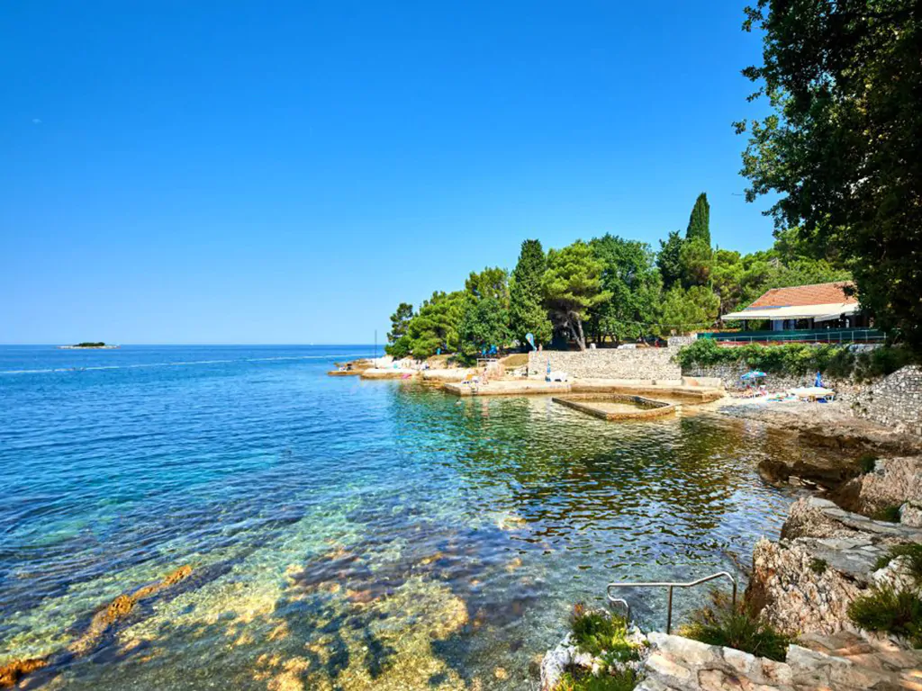 villas-bellevue-resort-beach