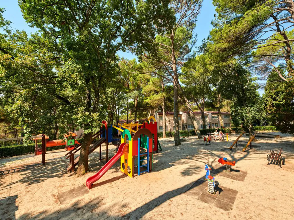 villas-bellevue-resort-chlidren-playground