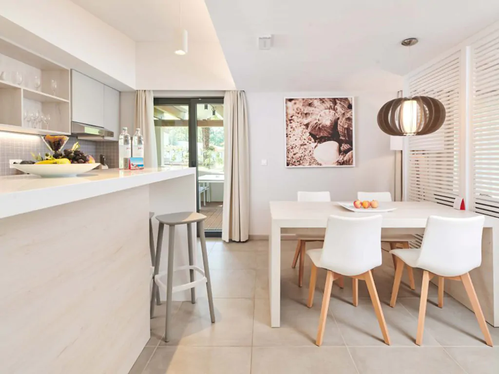 villas-bellevue-resort-classic-villa-plus-interior-kitchen