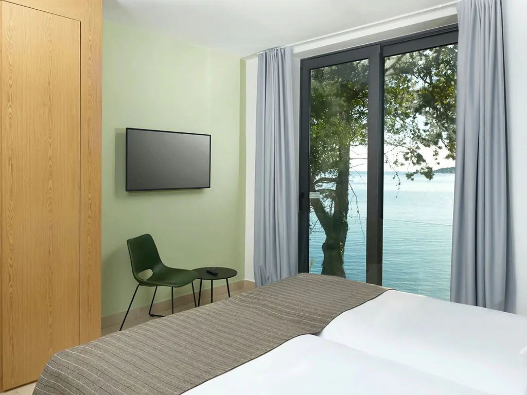 villas-mlini-resort-premium-beachfront-villa-interior-bedroom-double-bed
