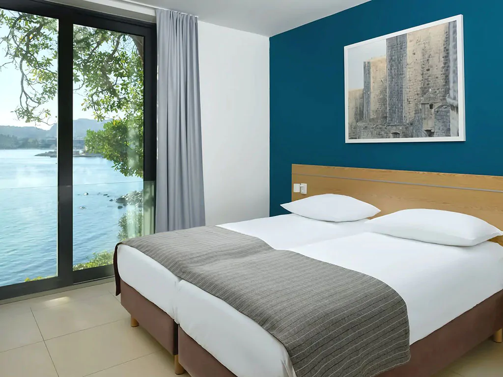 villas-mlini-resort-premium-beachfront-villa-interior-bedroom