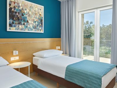 villas-mlini-resort-standard-sea-side-apartment-interior-bedroom-single-beds