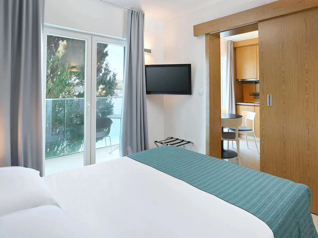 villas-mlini-resort-standard-sea-view-apartment-interior-bedroom