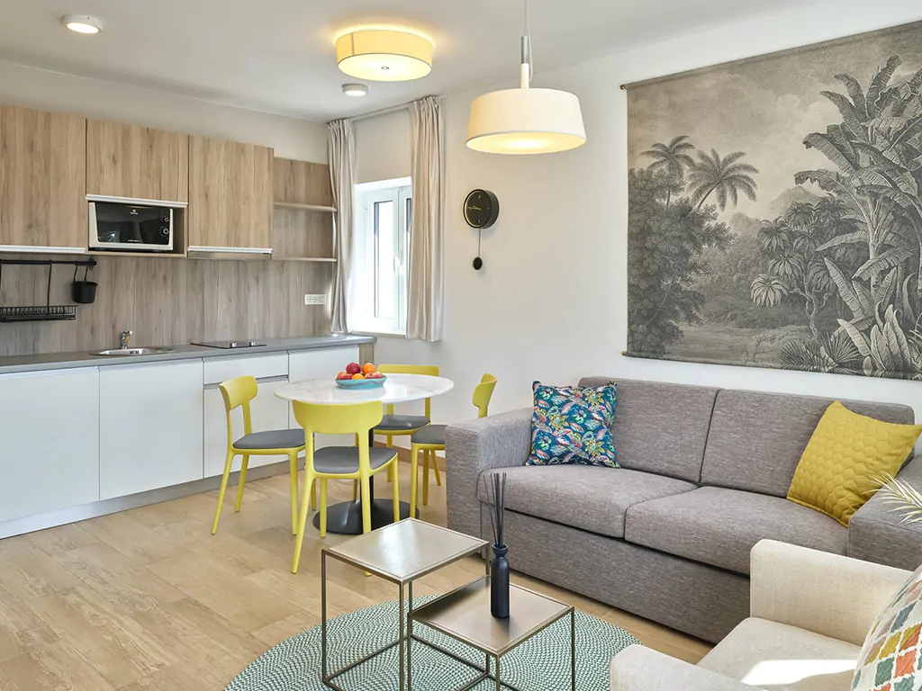 villas-srebreno-resort-premium-beachfront-apartment-for-4-interior-living-room-kitchen