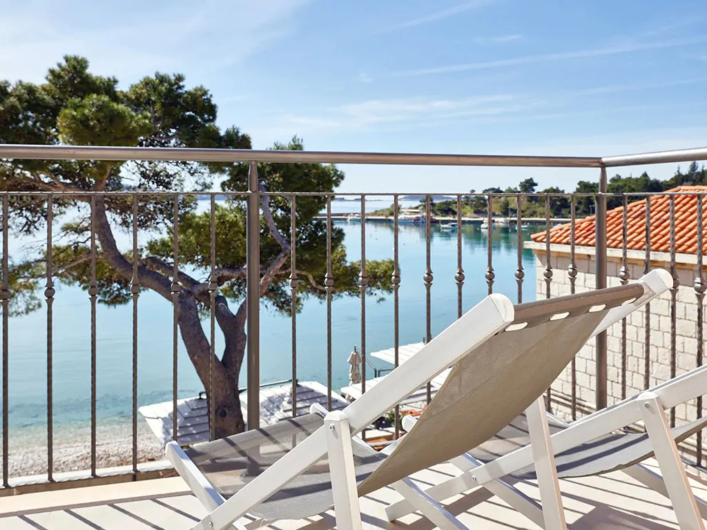 villas-srebreno-resort-premium-beachfront-apartment-for-4-terrace-sunbeds