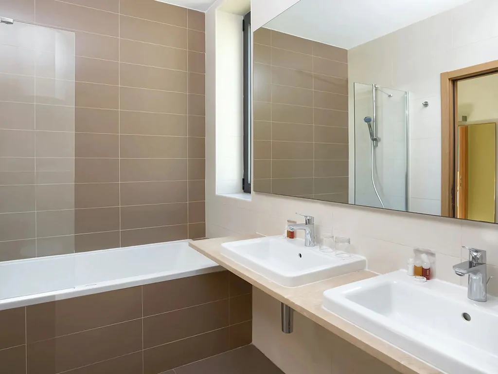 villasmlini-resort-premium-sea-side-villa-interior-bathroom