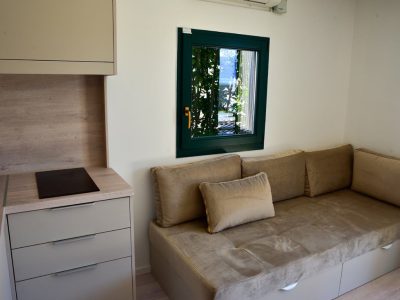 camping-glavotok-premium-bungalow-interior-living-room