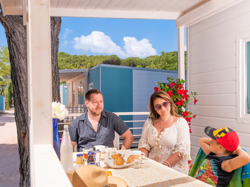 campsite-pineta-sul-mare-mobile-home-vega-exterior-terrace