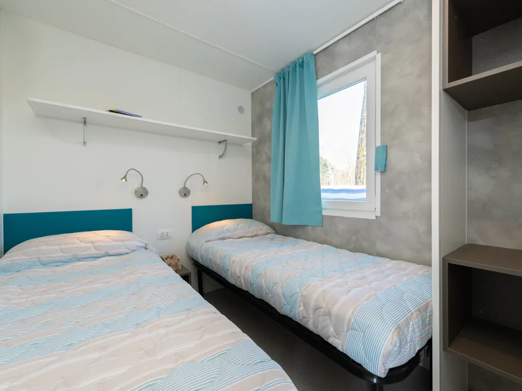 campsite-pineta-sul-mare-mobile-home-vega-interior-bedroom-i