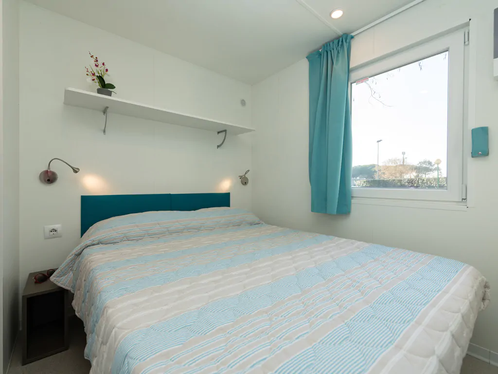 campsite-pineta-sul-mare-mobile-home-vega-interior-bedroom