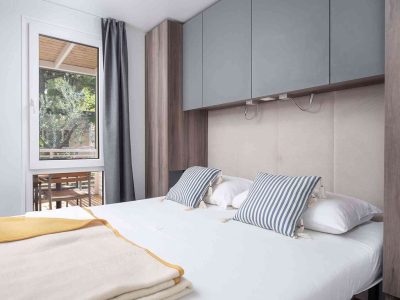 campsite-stobrec-split-mobile-home-vista-first-row-interior-bedroom-double-bed
