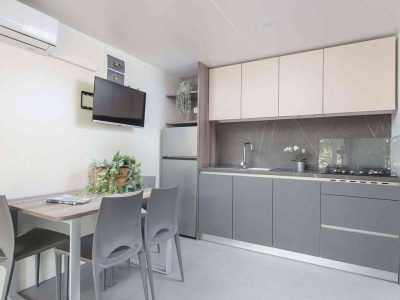 campsite-stobrec-split-mobile-home-vista-first-row-interior-kitchen