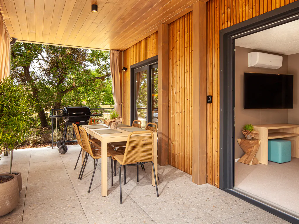 camping-naturist-solaris-eco-home-42-mobile-home-exterior-terrace-barbecue