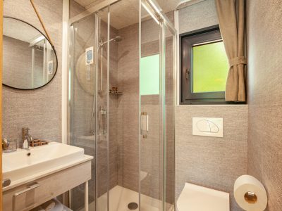 camping-naturist-solaris-eco-home-42-mobile-home-interior-bathroom