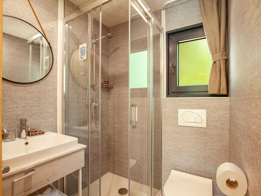 camping-naturist-solaris-eco-home-42-mobile-home-interior-bathroom
