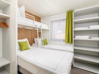 camping-stoja-deluxe-camping-villa-first-row-to-the-sea-inerior-bedroom