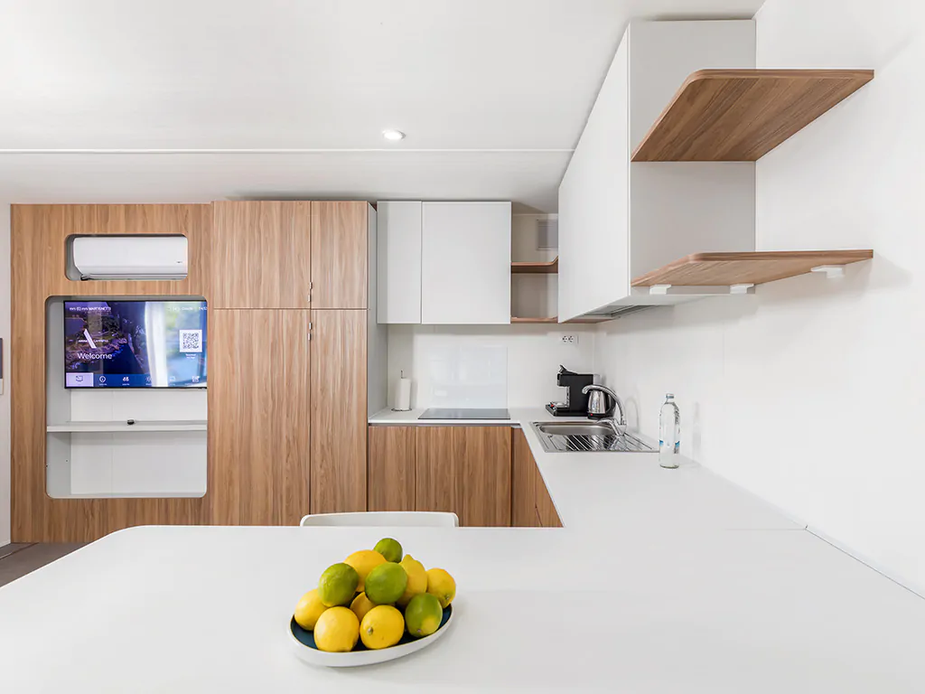 camping-stoja-deluxe-camping-villa-first-row-to-the-sea-interior-kitchen