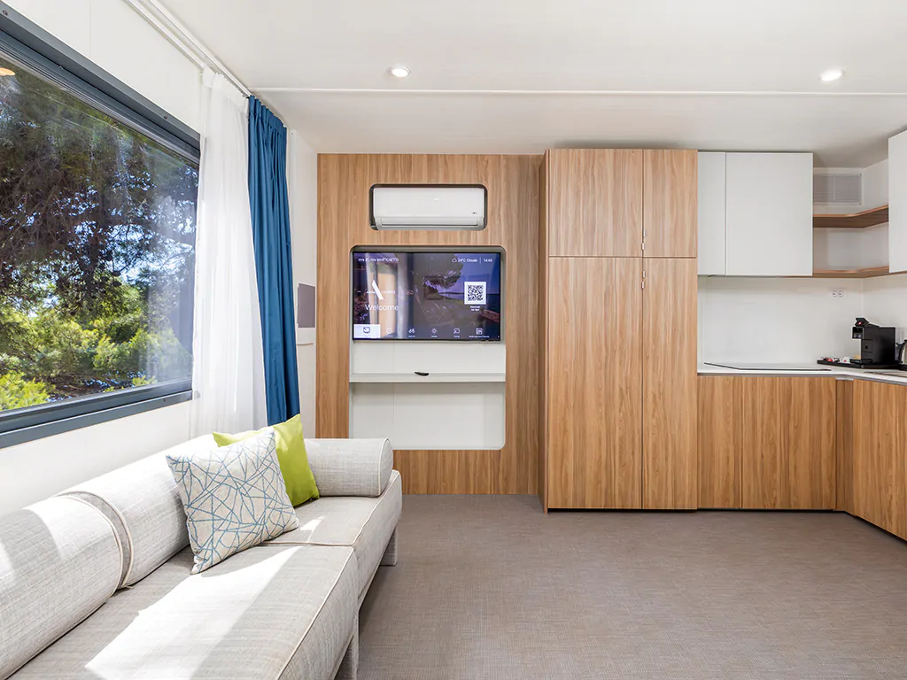 camping-stoja-deluxe-camping-villa-first-row-to-the-sea-interior-living-room