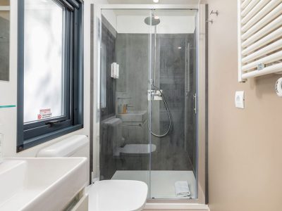 campsite-arena-stoja-camping-villa-first-row-bathroom