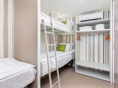 campsite-arena-stoja-camping-villa-first-row-bedroom-bunk-bed