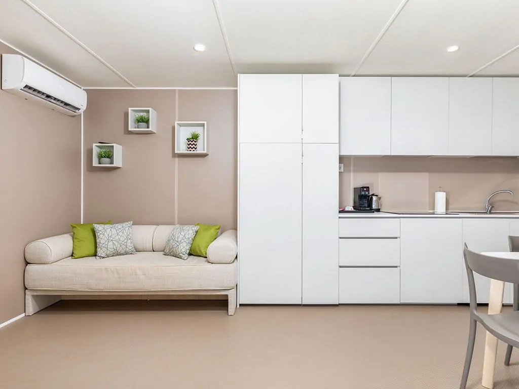 campsite-arena-stoja-camping-villa-first-row-kitchen-living-room